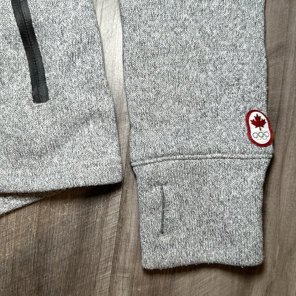 Hudson’s Bay Official Team Canada Fill Zip Fleece Hoodie - Medium - Picture 3 of 7